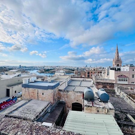 Sunny One Bedroom Apartment In Old Bakery Street Valletta Exterior photo