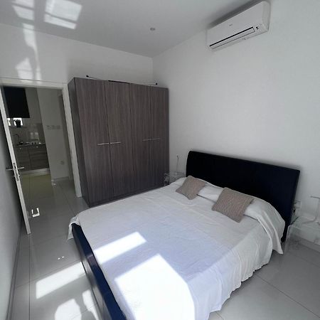 Sunny One Bedroom Apartment In Old Bakery Street Valletta Exterior photo