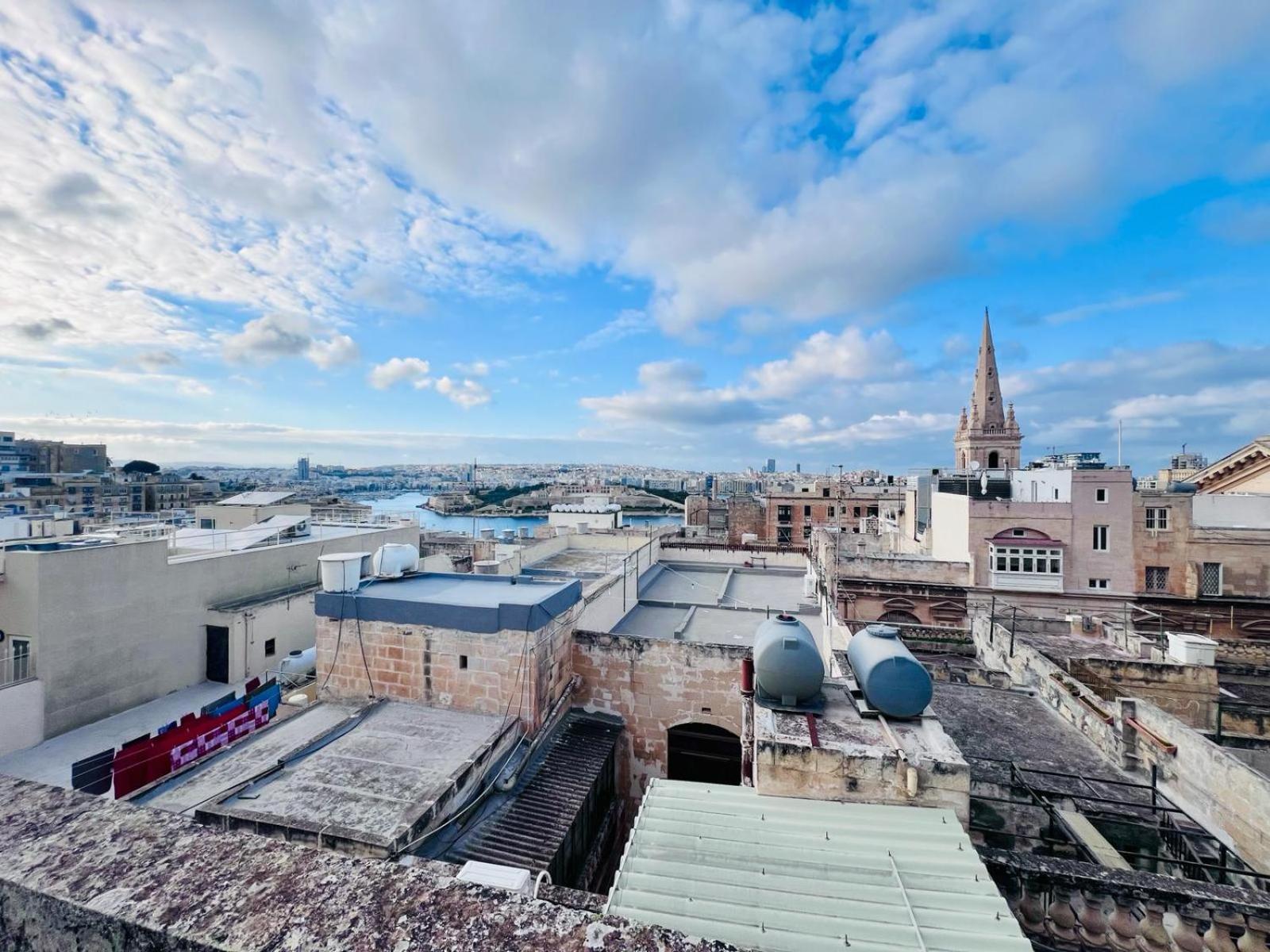 Sunny One Bedroom Apartment In Old Bakery Street Valletta Exterior photo