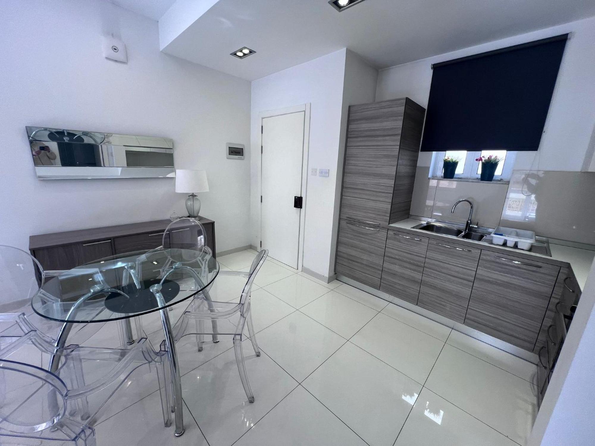 Sunny One Bedroom Apartment In Old Bakery Street Valletta Exterior photo